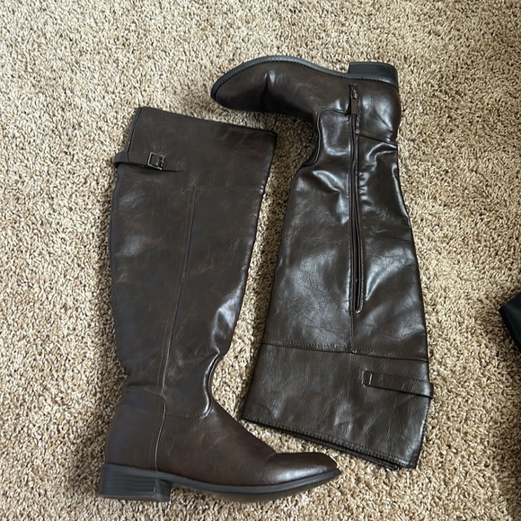 Brekelle’s brown faux leather over the knee boots - Picture 2 of 2